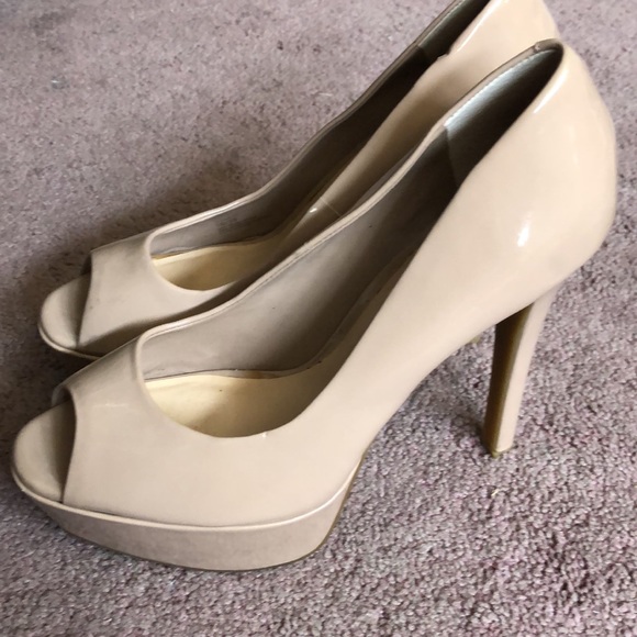 Jessica Simpson 👠 - Picture 2 of 4